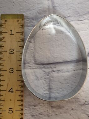 Egg-Shaped Metal Cookie Cutter - Stainless Silver